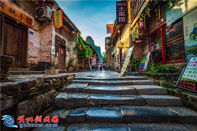 部队身陷重围，旅长烧掉文件准备牺牲，这个大地主却说：我有办法